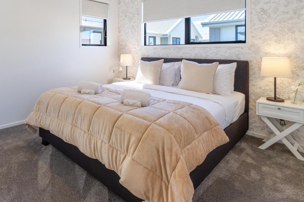 Beachside Bliss: 1 Bed 1 Bath Крайстчърч Екстериор снимка