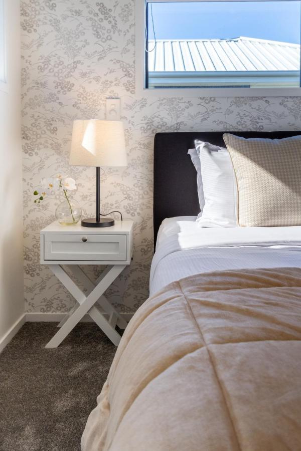 Beachside Bliss: 1 Bed 1 Bath Крайстчърч Екстериор снимка