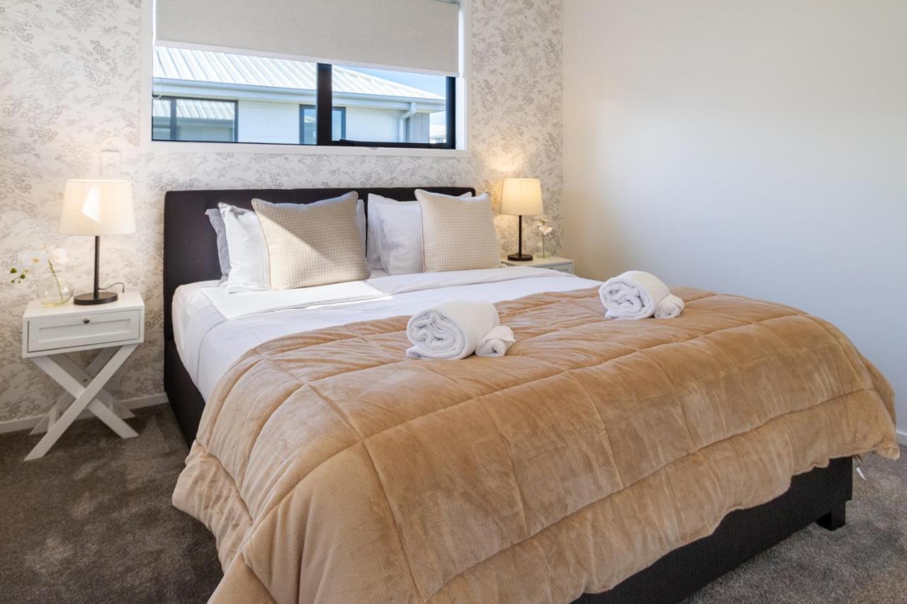 Beachside Bliss: 1 Bed 1 Bath Крайстчърч Екстериор снимка
