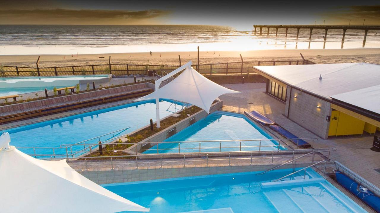 Beachside Bliss: 1 Bed 1 Bath Крайстчърч Екстериор снимка
