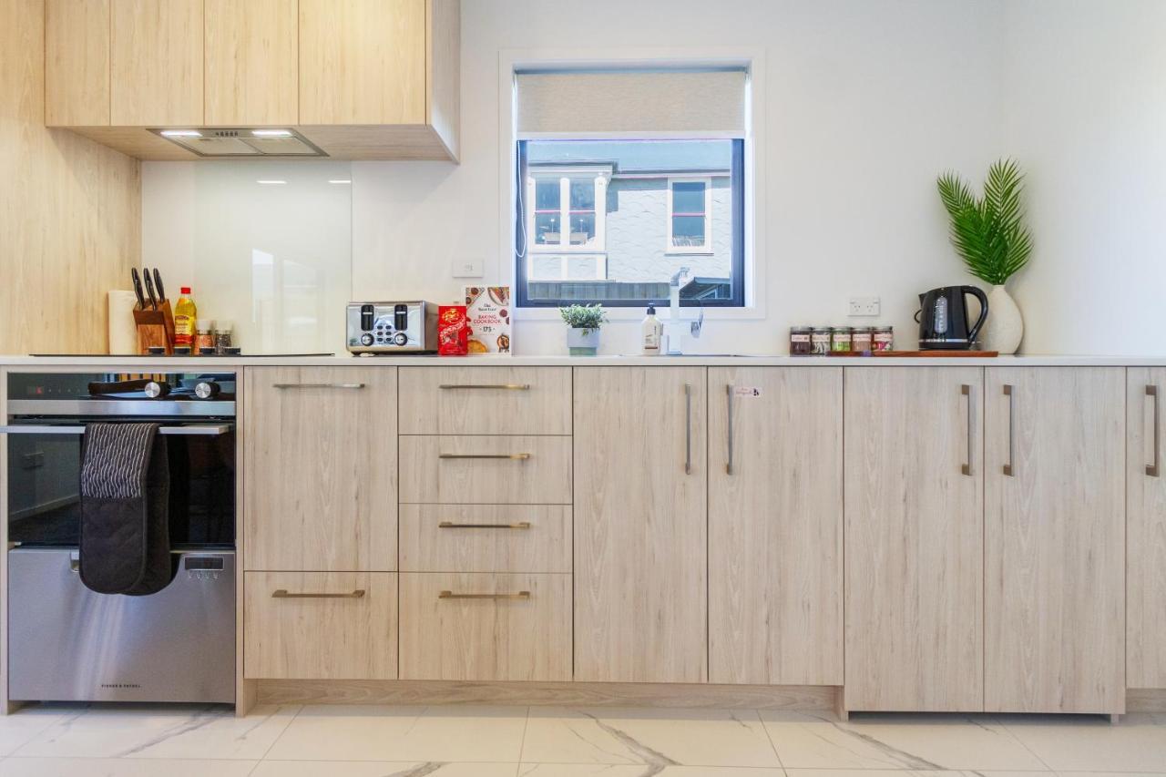 Beachside Bliss: 1 Bed 1 Bath Крайстчърч Екстериор снимка